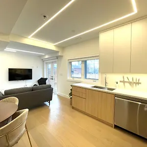  Apartment Modern Close To The With Parking