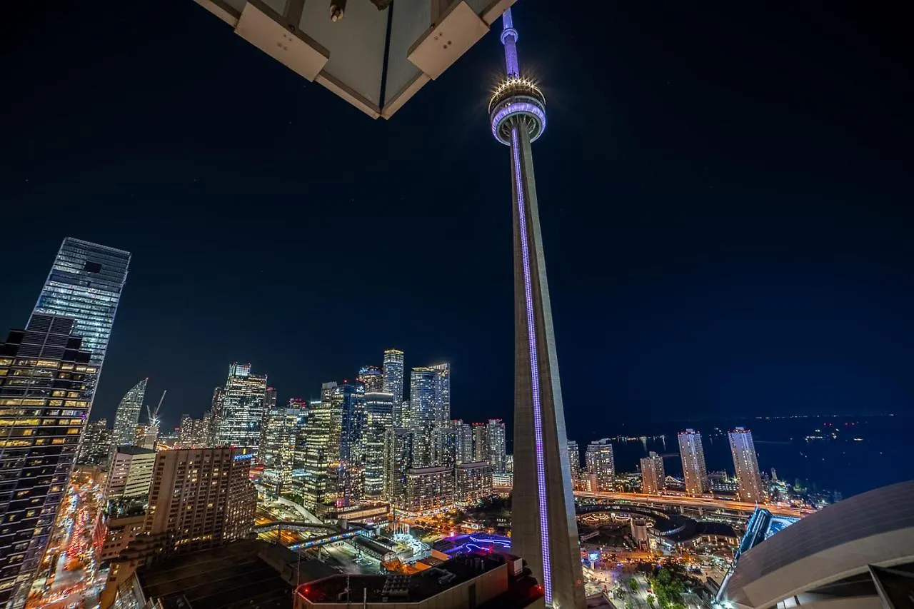 Designer Condo W/ Cn Tower View & Parking Toronto