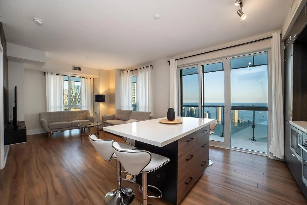 Designer Condo W/ Cn Tower View & Parking Toronto 0*,  Canada