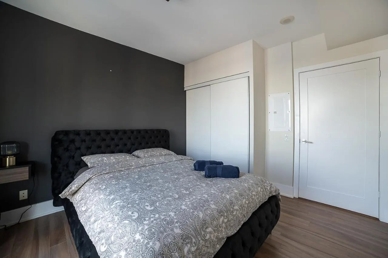 Designer Condo W/ Cn Tower View & Parking Toronto 0*,
