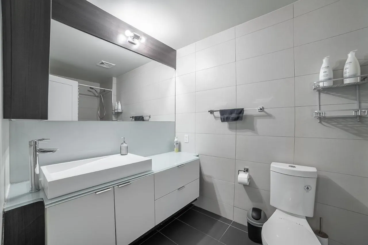Appartement Designer Condo W/ Cn Tower View & Parking Toronto Canada