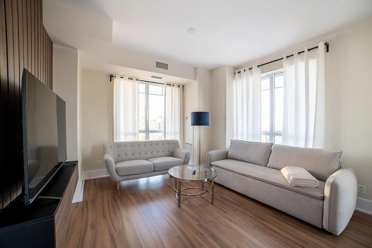 Designer Condo W/ Cn Tower View & Parking Toronto 0*,  Canada