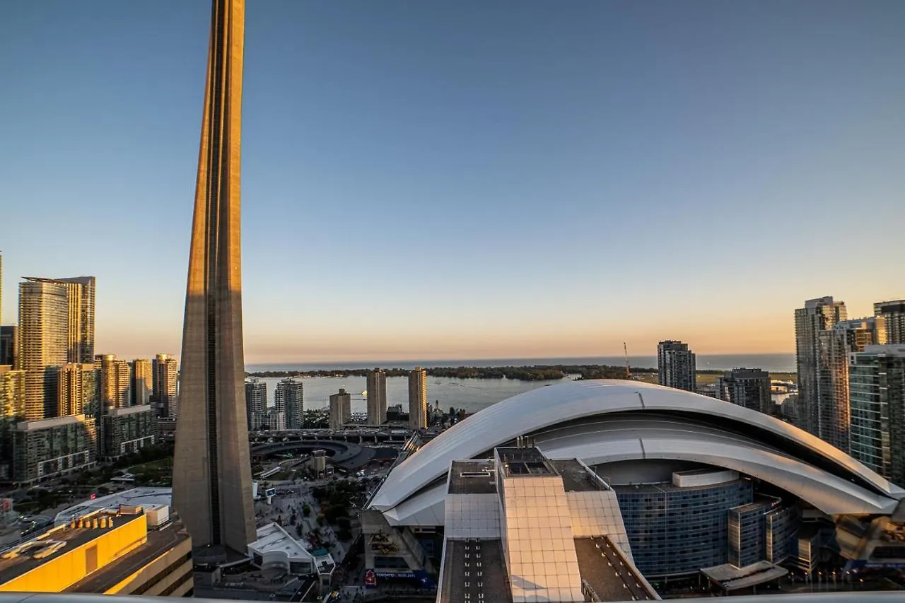 Designer Condo W/ Cn Tower View & Parking Toronto Appartement