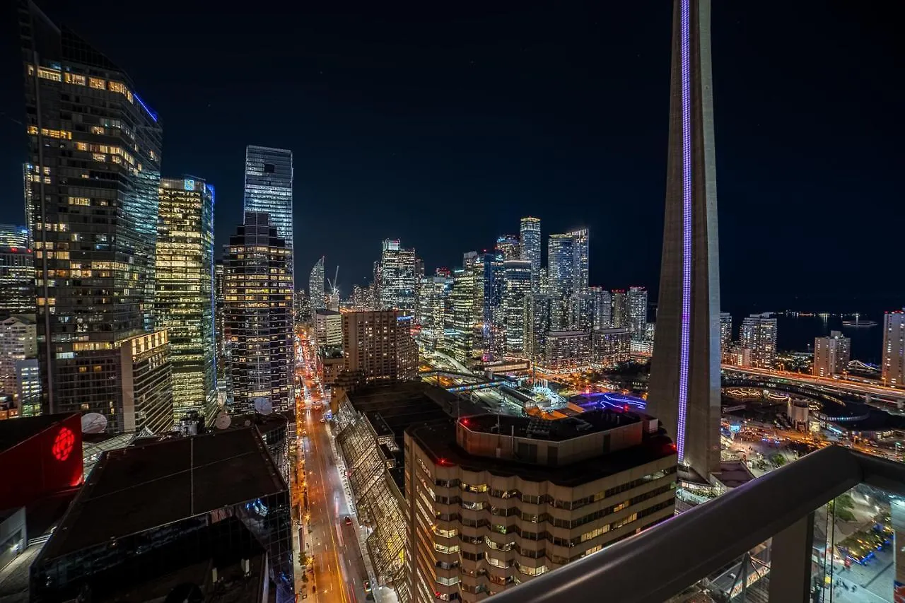 Designer Condo W/ Cn Tower View & Parking Toronto