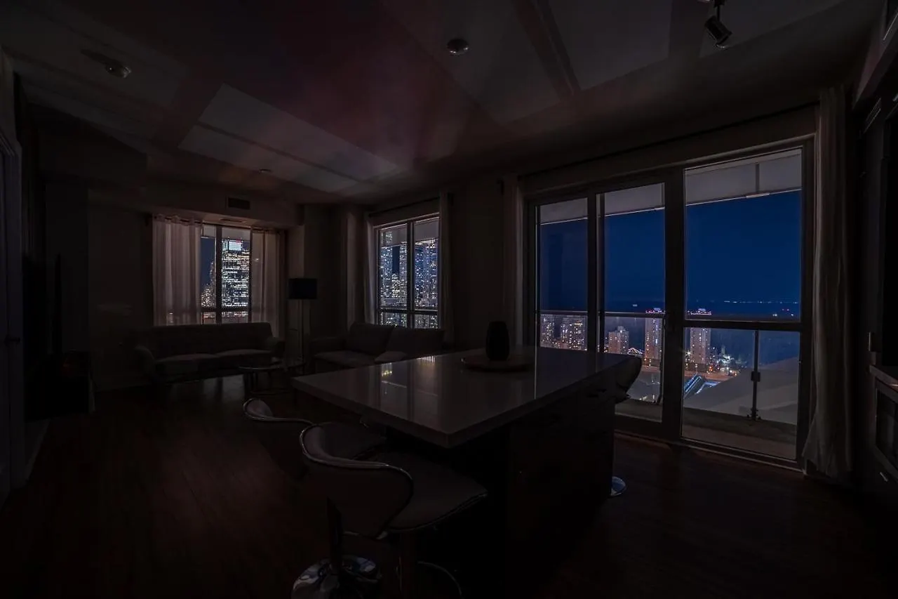 Appartement Designer Condo W/ Cn Tower View & Parking Toronto