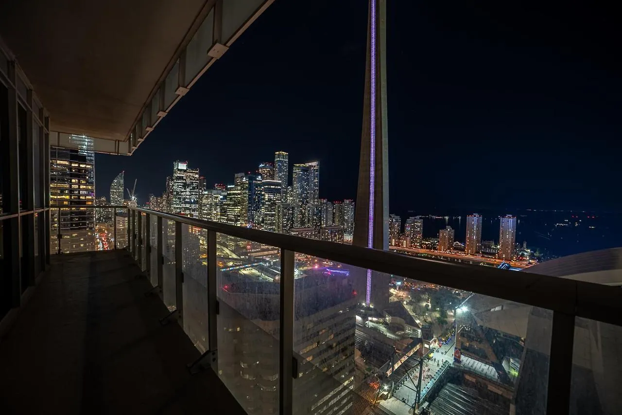 Designer Condo W/ Cn Tower View & Parking Toronto Canada