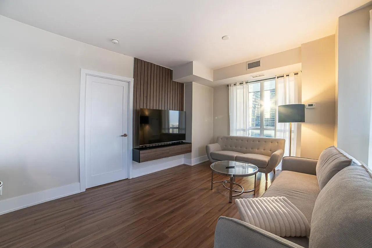 Designer Condo W/ Cn Tower View & Parking 多伦多 公寓