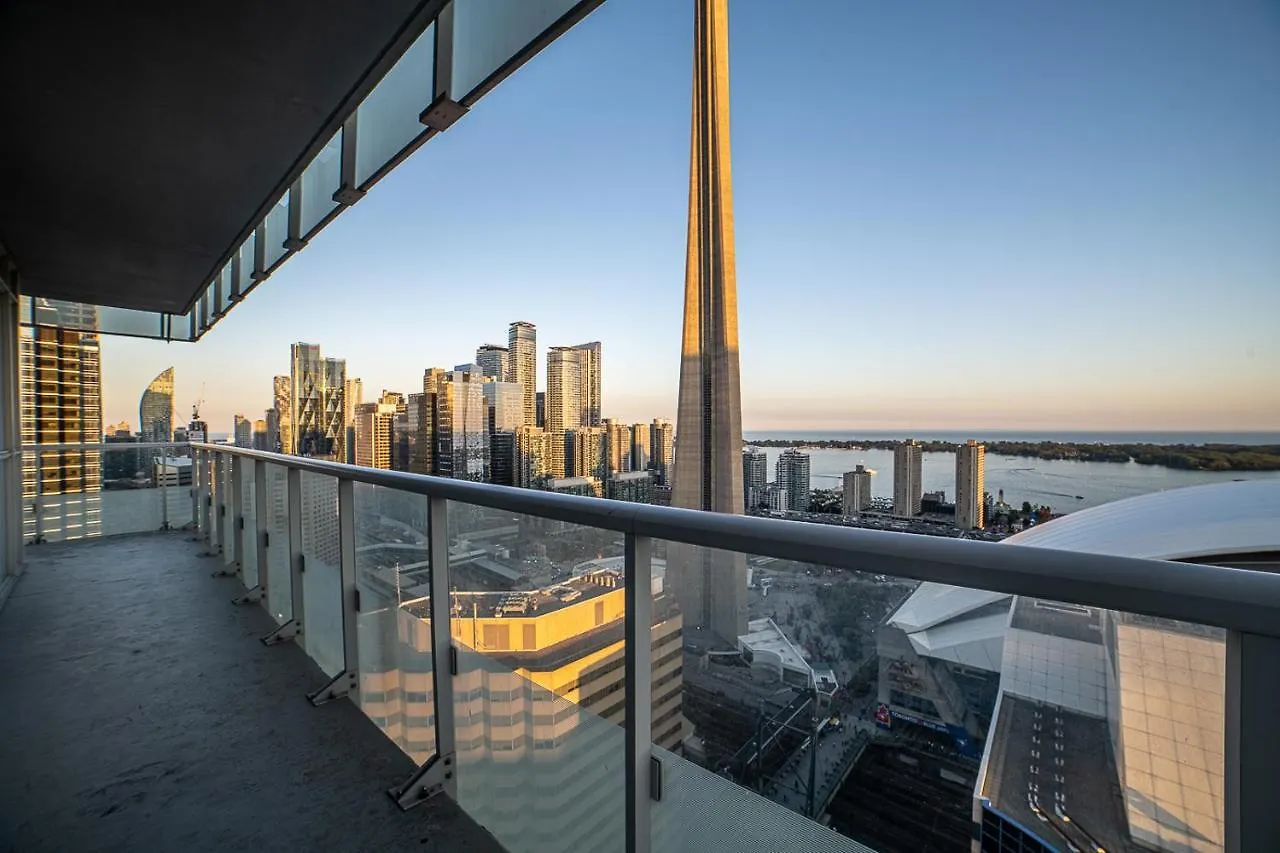 公寓 Designer Condo W/ Cn Tower View & Parking 多伦多 加拿大