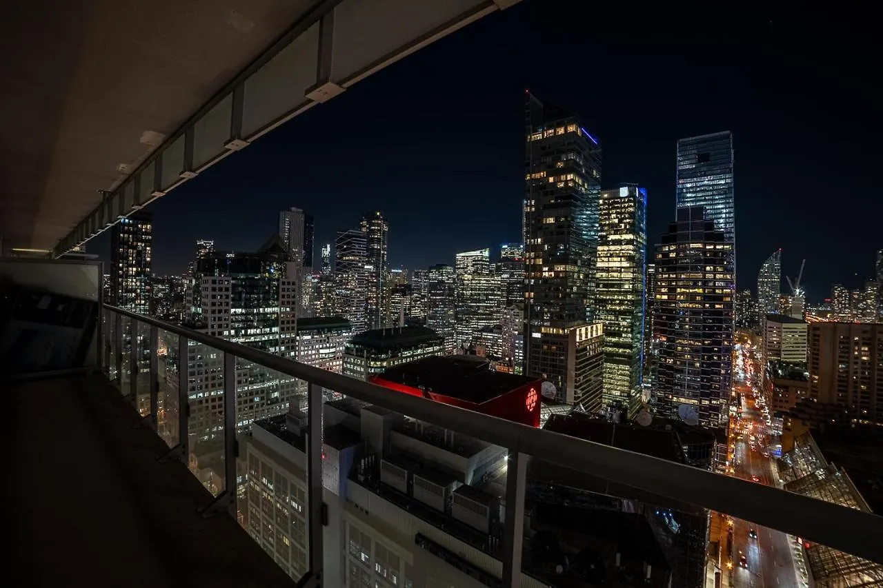 公寓 Designer Condo W/ Cn Tower View & Parking 多伦多