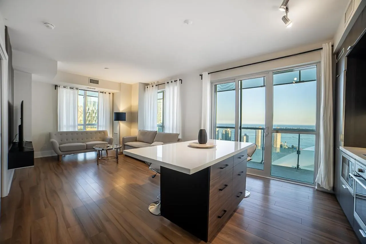 Designer Condo W/ Cn Tower View & Parking 多伦多 0*,