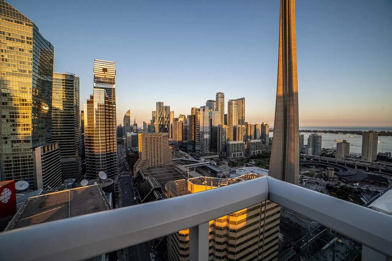 Designer Condo W/ Cn Tower View & Parking 多伦多 公寓