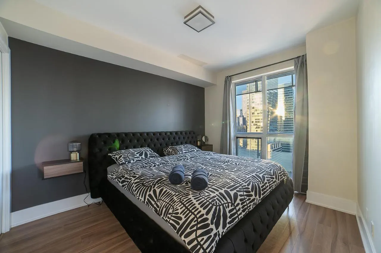 Designer Condo W/ Cn Tower View & Parking 多伦多 0*,  加拿大